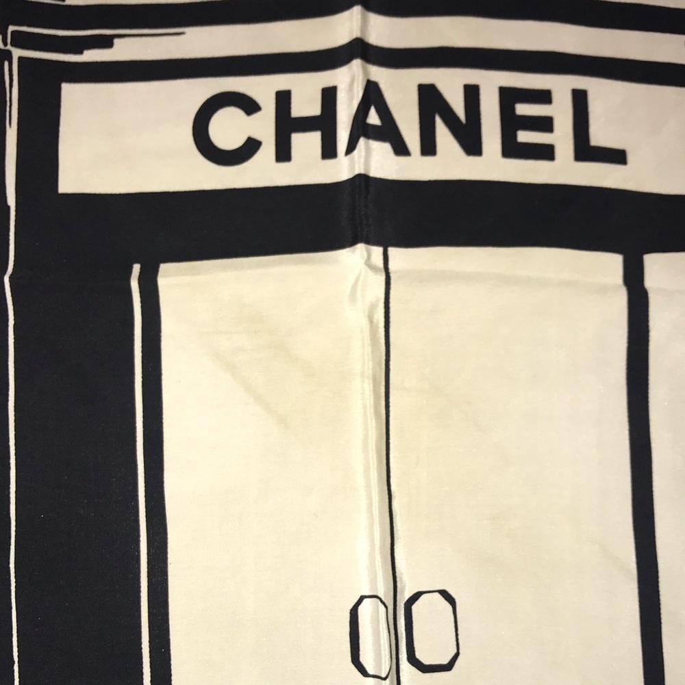 Chanel Black and White Scarf - Picture 4 of 6